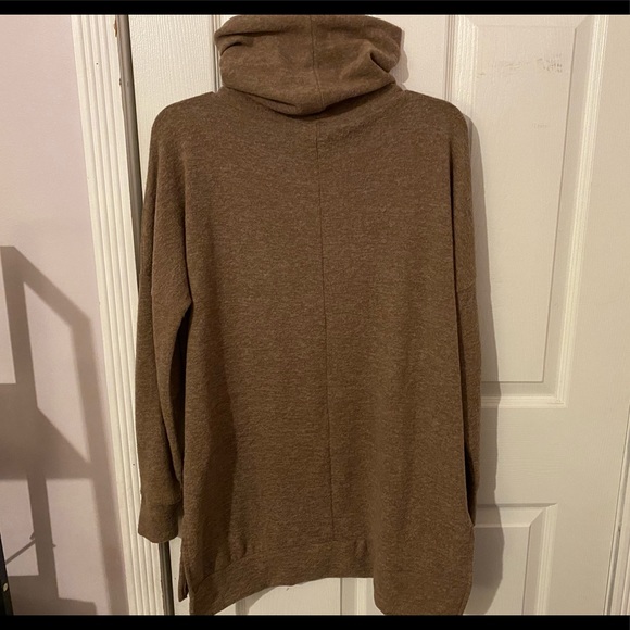 Silver Icing “Casual Living Tunic Sweater” Mocha by Zenana Fits Small/Medium - Picture 6 of 7